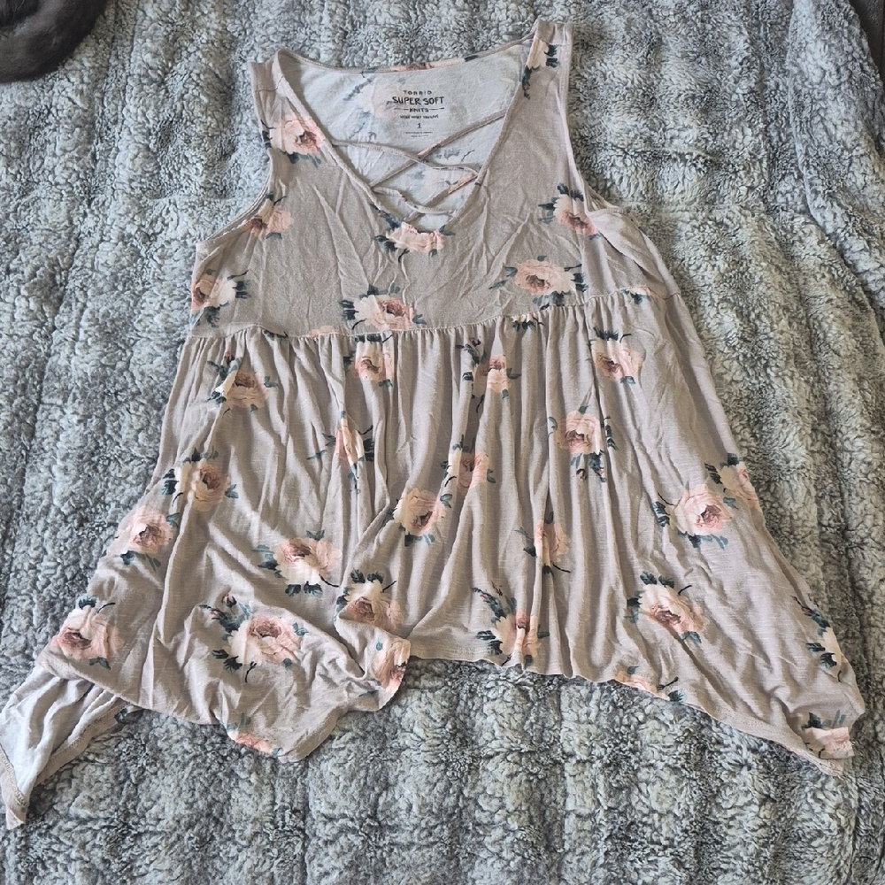 torrid 🖤 Taupe Floral Crisscross Top (653)